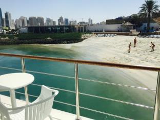 C Hotel Manama Luaran gambar
